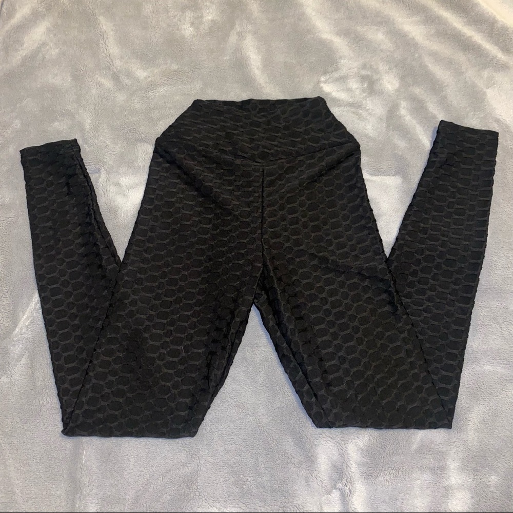 UNWORN tiktok leggings WITH TAGS